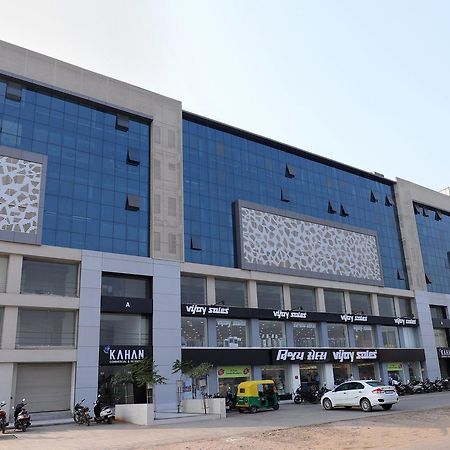 Apollo Hotel Ahmedabad Exteriör bild