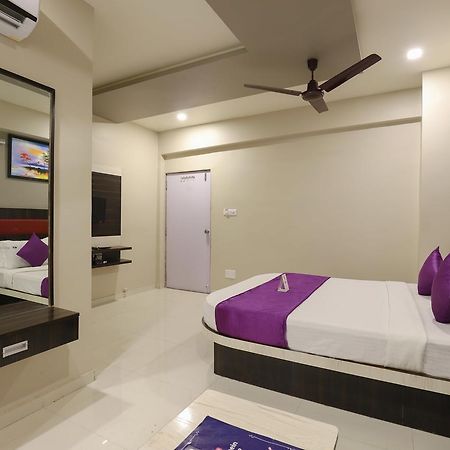 Apollo Hotel Ahmedabad Exteriör bild