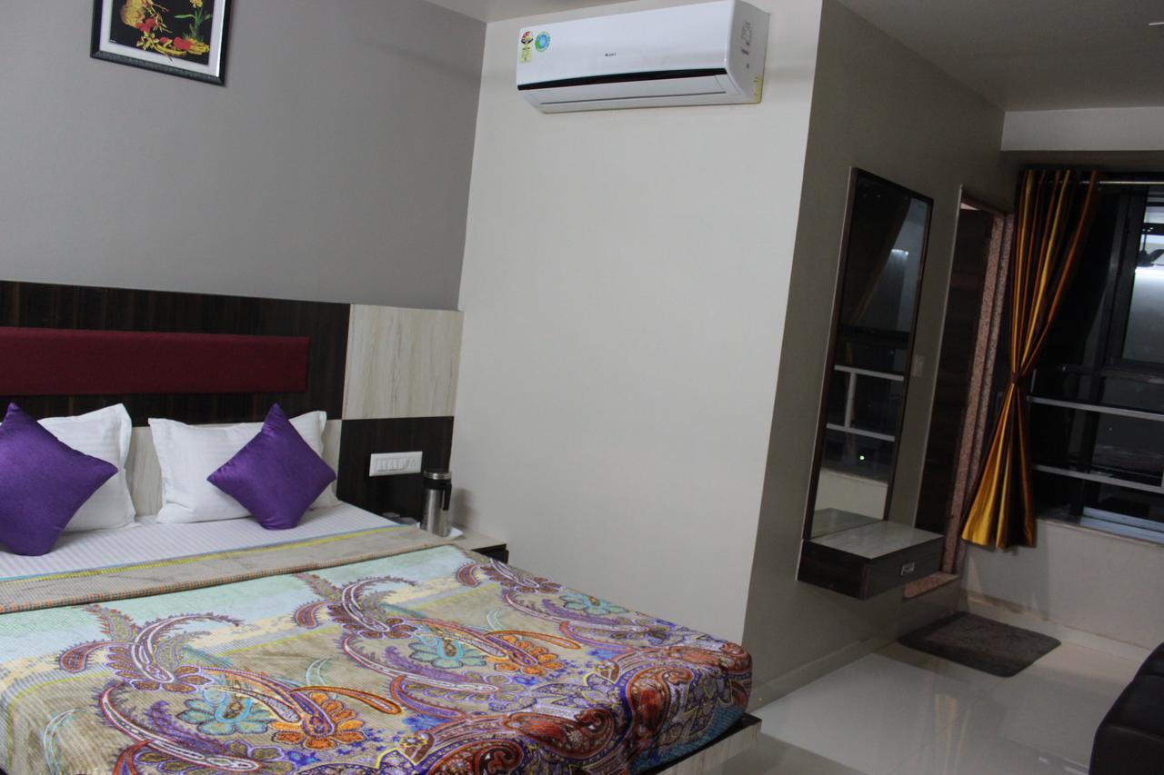 Apollo Hotel Ahmedabad Exteriör bild