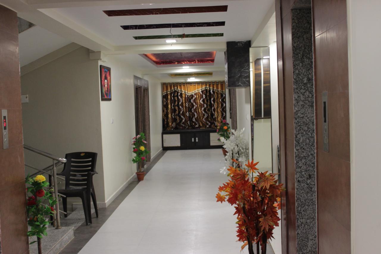 Apollo Hotel Ahmedabad Exteriör bild