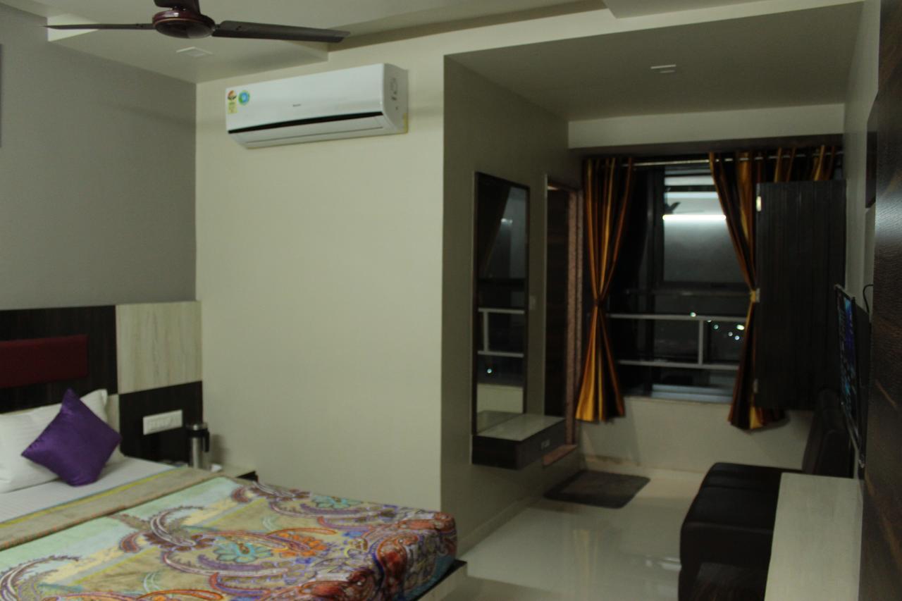 Apollo Hotel Ahmedabad Exteriör bild