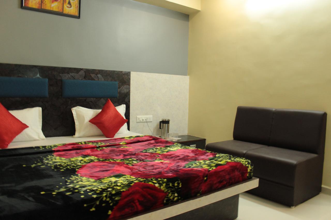 Apollo Hotel Ahmedabad Exteriör bild