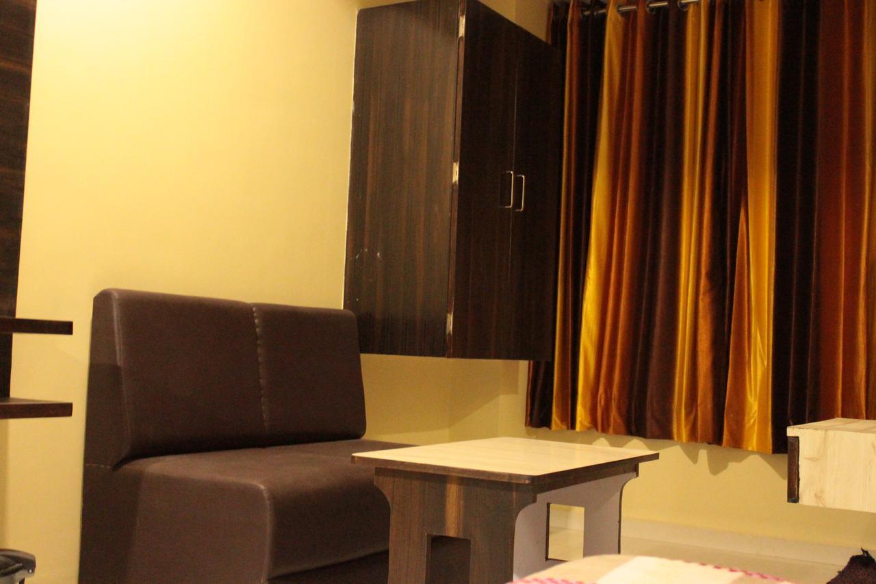 Apollo Hotel Ahmedabad Exteriör bild