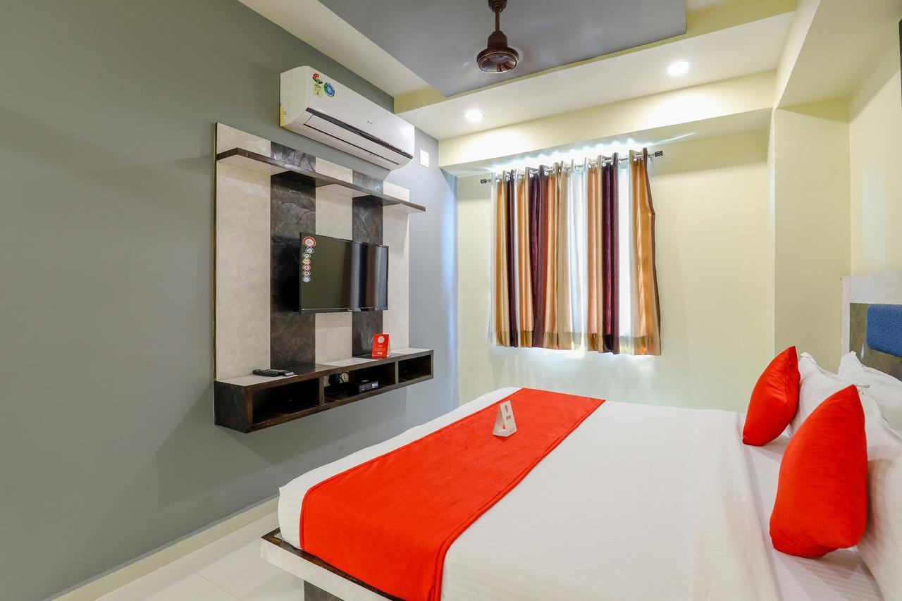Apollo Hotel Ahmedabad Exteriör bild
